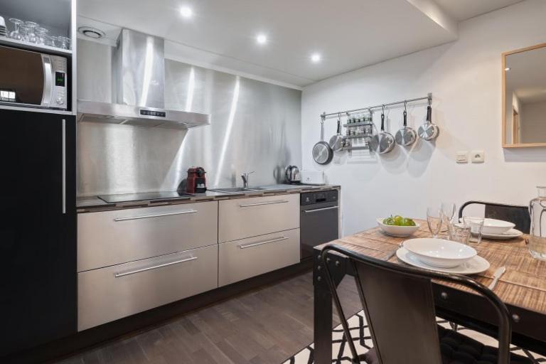 Guestready - Superbe Maison De Ville Duplex Лион Экстерьер фото